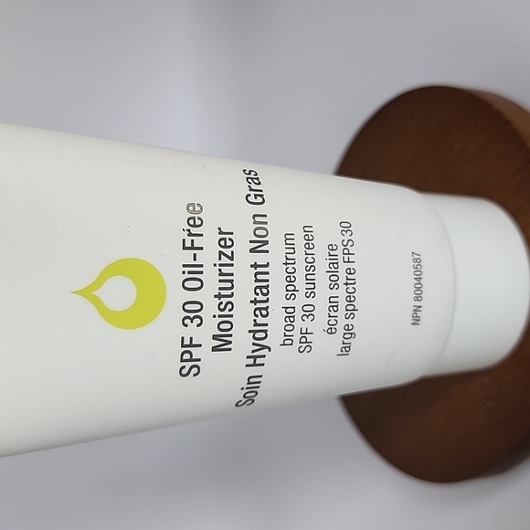 Juice Beauty SPF 30 Oil-Free Moisturizer - Picture 3 of 7